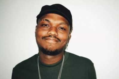 Djonga se pronuncia após Justiça proibir frase 'Fogo nos racistas' popularizada pelo rapper