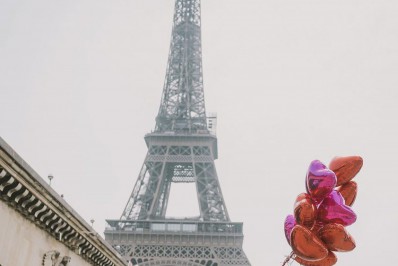 Dançarina Thais Carla é pedida em casamento em Paris