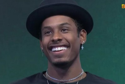 Paulo André se espanta ao receber cantada de Anitta: 'Estamos aí'