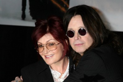 Sharon Osbourne revela que seu marido Ozzy Osbourne está com Covid e não consegue segurar as lágrimas