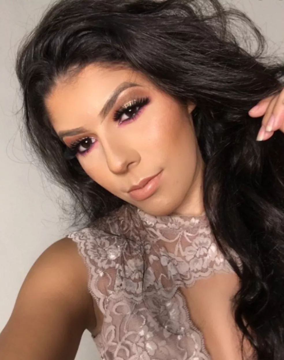 Jovem &eacute; morta por fac&ccedil;&atilde;o ap&oacute;s 'gesto inocente' em v&iacute;deo no TikTok