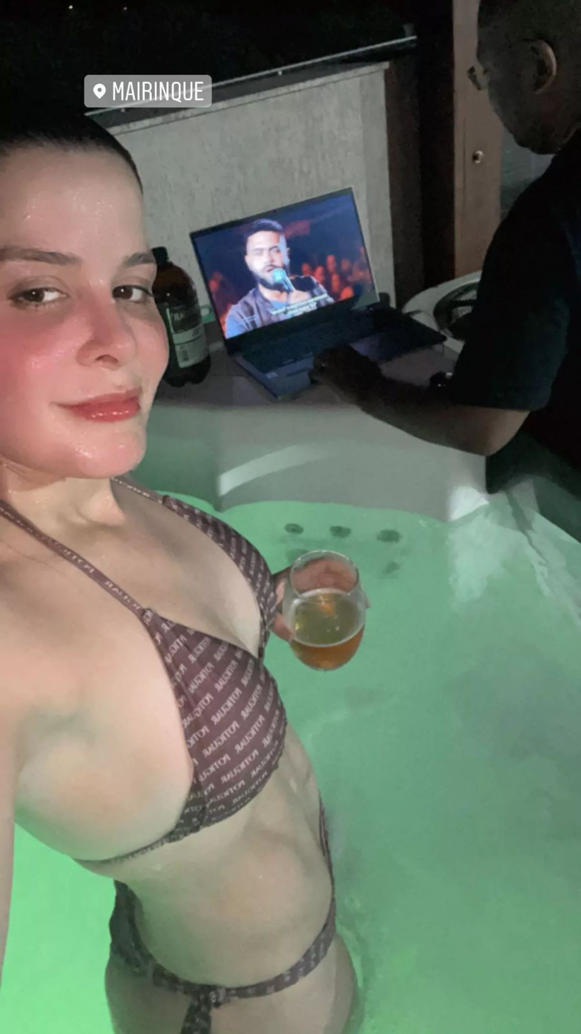 Maraisa curte hidromassagem em sua mansão no interior de São Paulo - Reprodução Internet