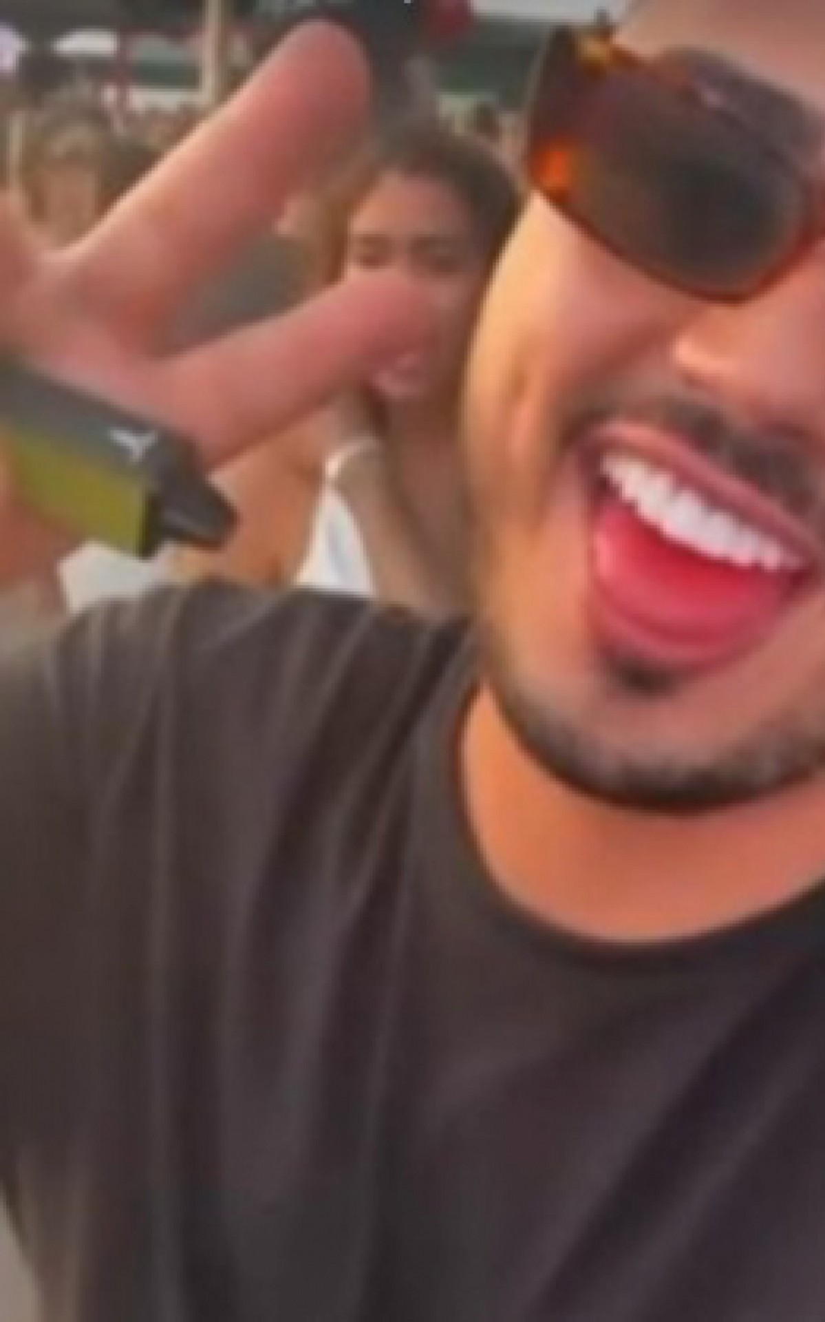 Alexandre Navarro aparece em fotos em quiosques na Barra da Tijuca