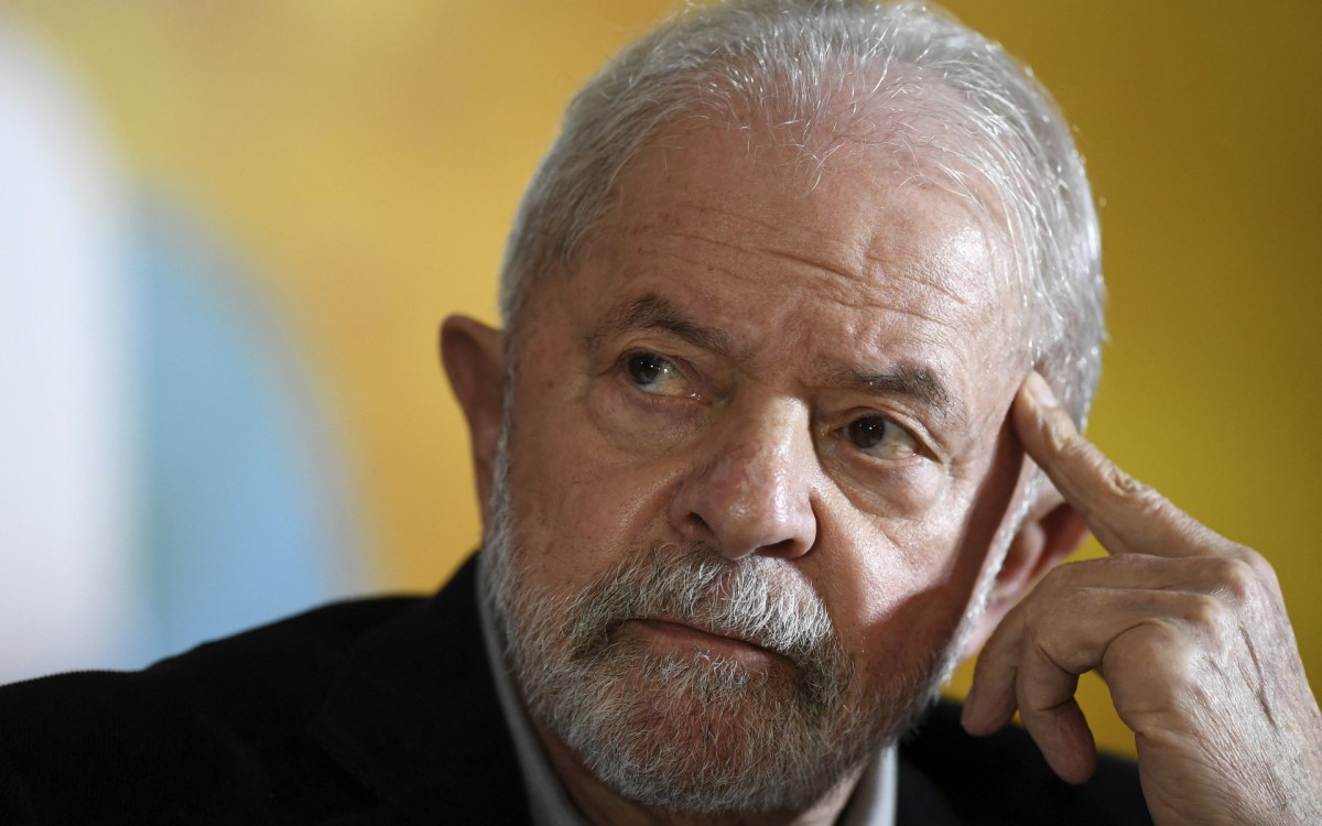 BRAZIL-POLITICS-LULA DA SILVA
Former Brazilian President Luiz Inacio Lula da Silva gestures during a meeting with members of the Rede Party in Brasilia, on April 28, 2022, to discuss the party's support for his candidacy in the upcoming October elections. The UN Human Rights Committee based in Geneva, concluded on April 28, 2022 that former Brazilian president Luiz Inacio Lula da Silva had his right to be tried by an impartial tribunal violated in the anti-corruption Lava Jato (Car Wash) operation, after examining a complaint - EVARISTO SA / AFP