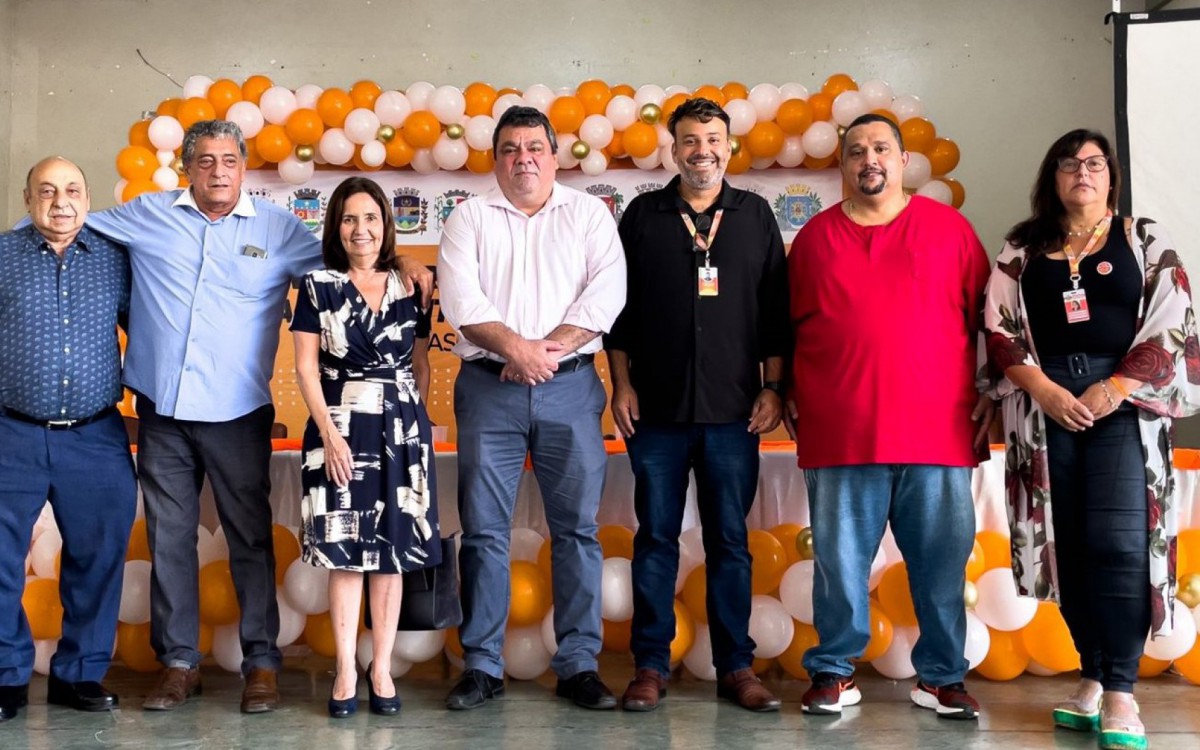 Alexandre Chieppe (4&ordm; da esquerda para a direita) e Christian Vieira com participantes da Confer&ecirc;ncia