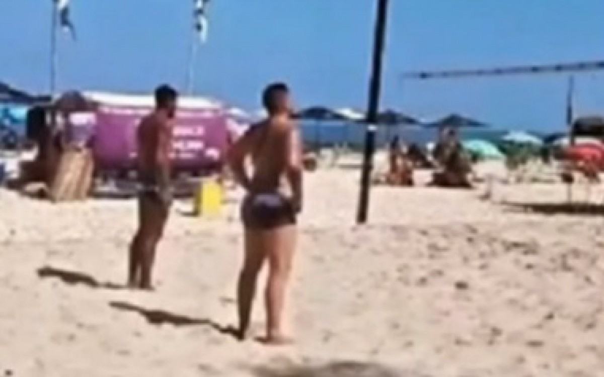 'Juinho' aparece em fotos em partidas de futevôlei na praia