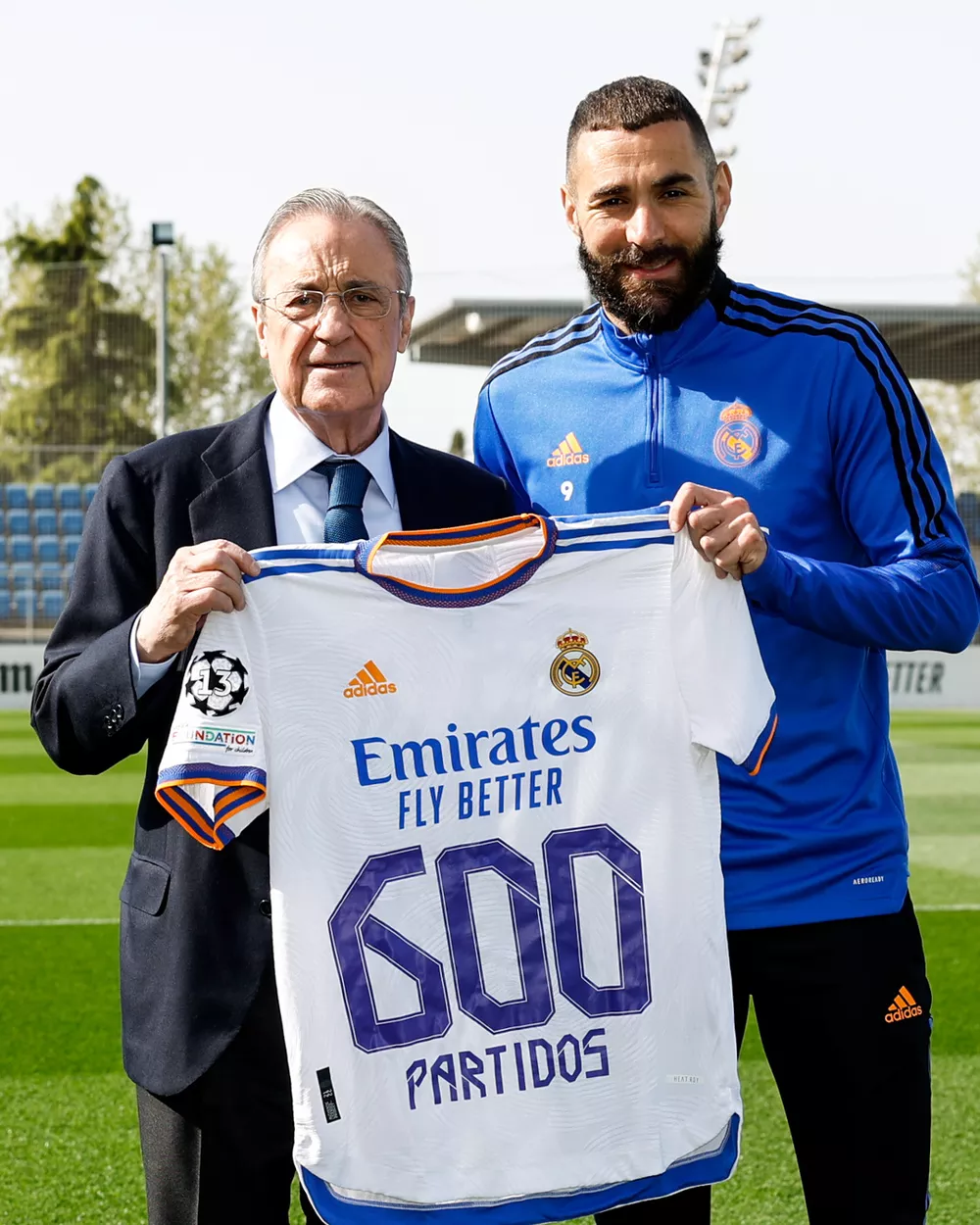 Benzema completa 600 jogos pelo Real Madrid e recebe homenagem