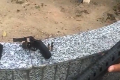 Policiais prendem criminoso durante patrulhamento em Duque de Caxias