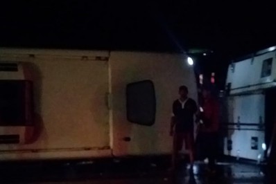 Ônibus com colaboradores da Eletronuclear sofre acidente em Itaguaí