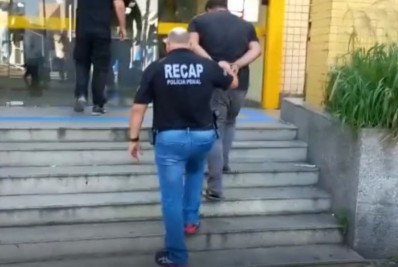 Foragidos da Justiça, 'Gordinho do Chapadão' e 'Tati' são presos por agentes da polícia penal