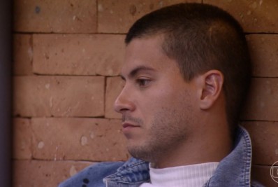 Após vencer o 'BBB 22, Arthur Aguiar anuncia pausa das redes sociais: 'Esvaziar a cabeça'