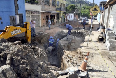 Obras de drenagem são realizadas no bairro Vale do Paraíba, em Barra Mansa