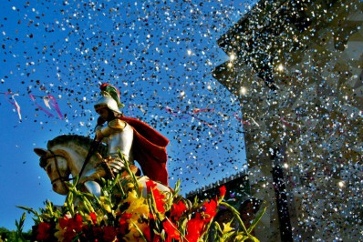 Império Serrano promove carreata de São Jorge neste domingo