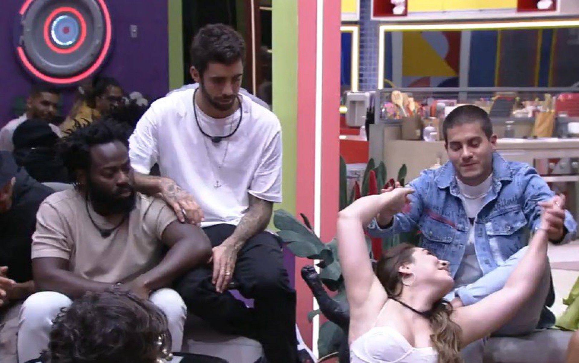 Pedro Scooby participou de uma dinâmica feita por Tadeu Schmidt - reprodução da TV Globo