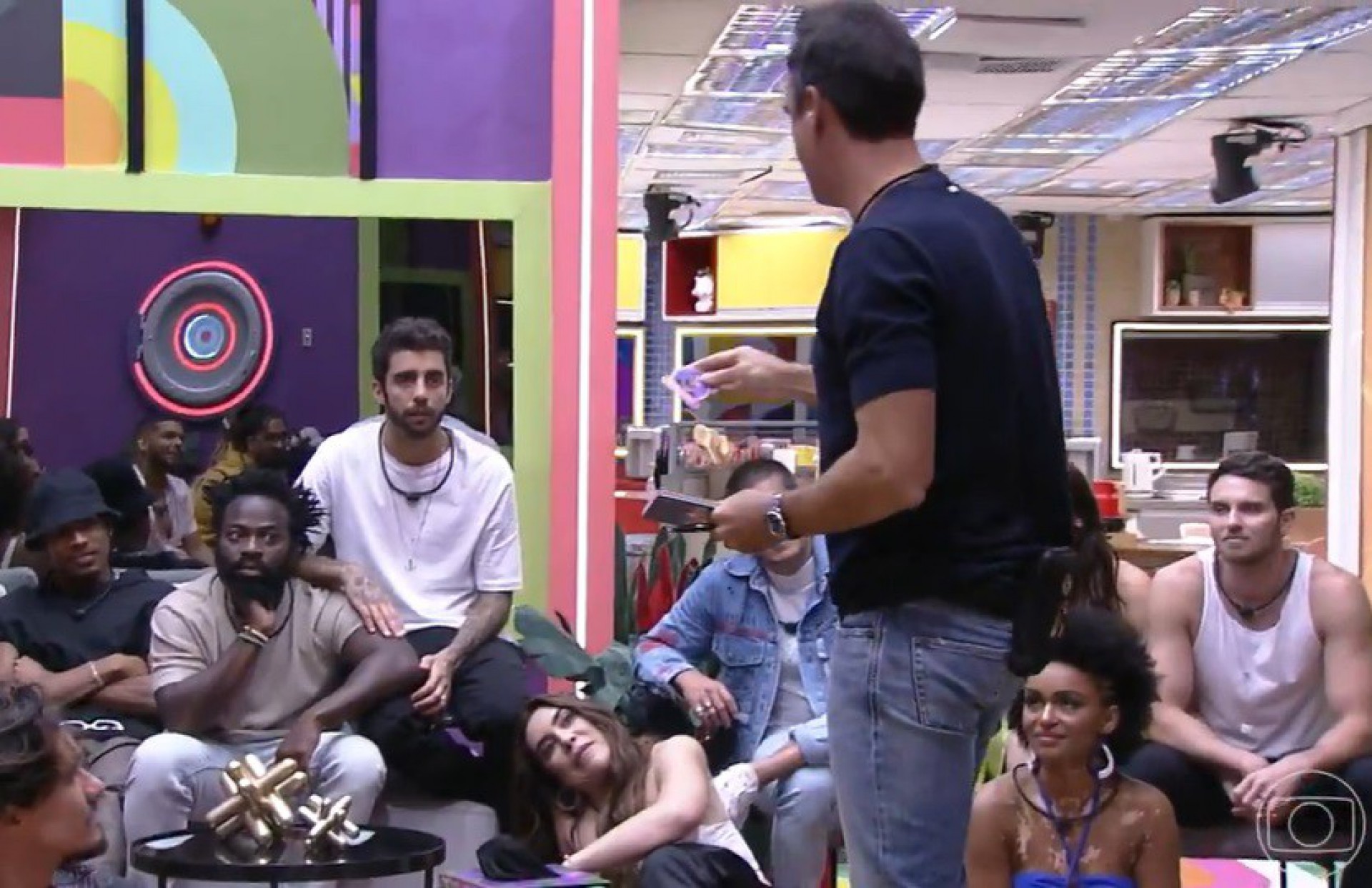 Pedro Scooby participou de uma dinâmica feita por Tadeu Schmidt - reprodução da TV Globo