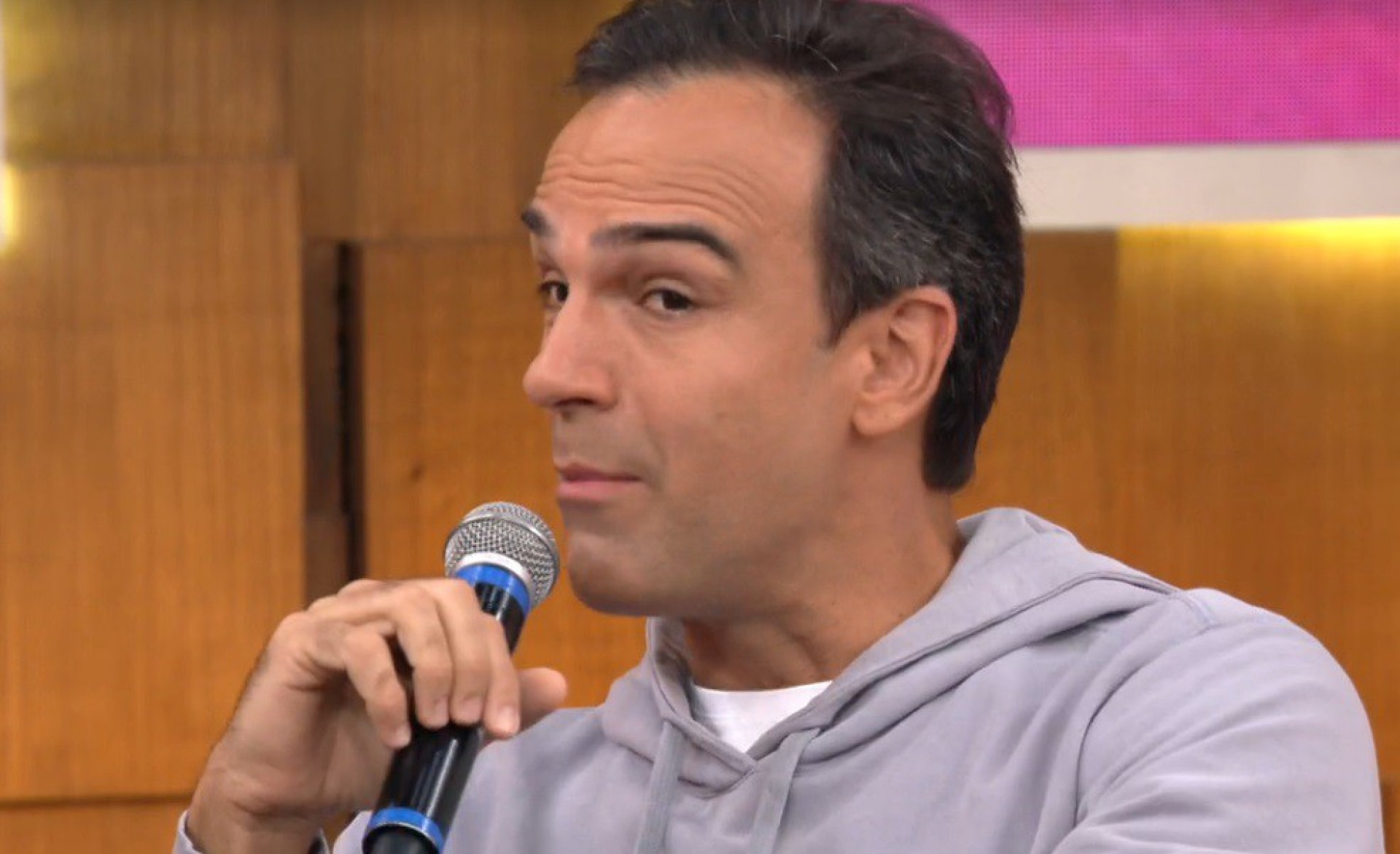 Tadeu Schmidt participa do 'Encontro' - reprodução da TV Globo