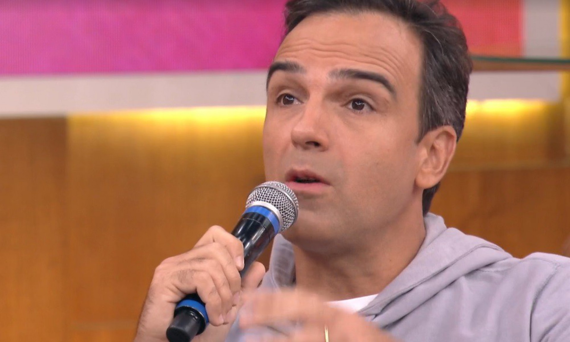 Tadeu Schmidt participa do 'Encontro' - reprodução da TV Globo