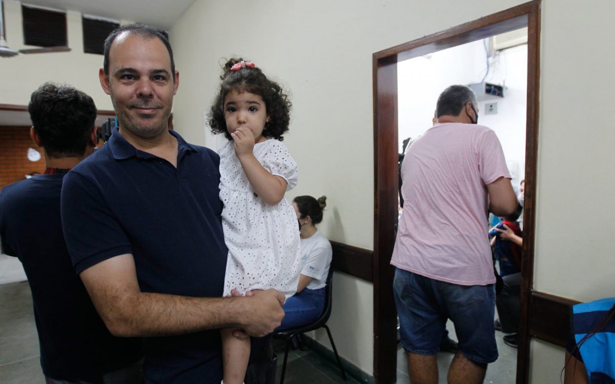 '&Eacute; de suma import&acirc;ncia o m&aacute;ximo de pessoas vacinarem seus filhos', afirmou o pai de Liz