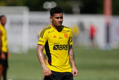 Bom momento de titular do Flamengo é destaque em jornal inglês que cita Liverpool como possível destino