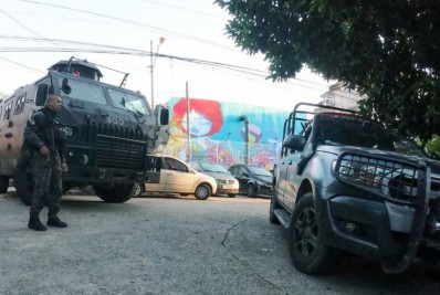 Batalhão do Choque faz operação no Morro da Coroa na manhã deste sábado