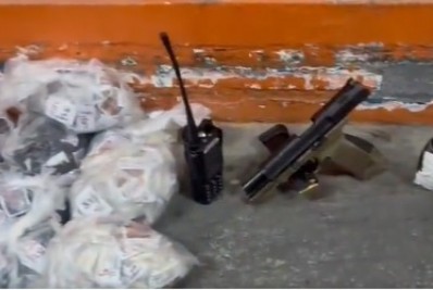 PM apreende pistola, granada e drogas em ação com bandido do CV preso em Belford Roxo