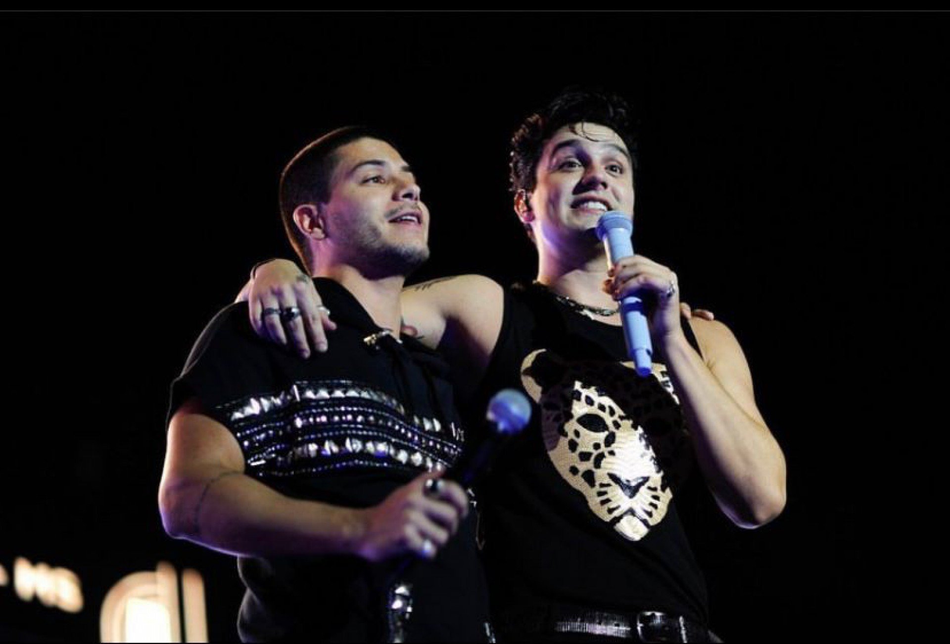 Arthur e Luan cantaram juntos no palco, em Campo Grande - Reprodução