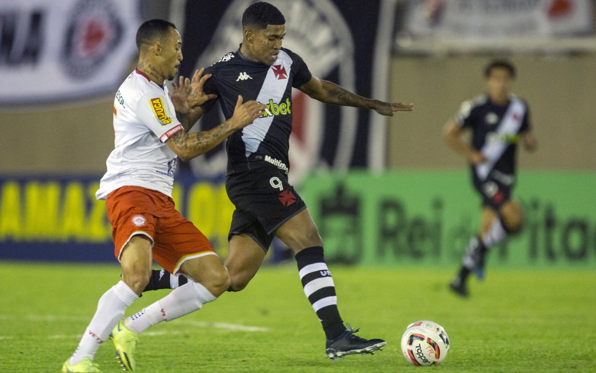 Partida entre Tombense x Vasco pelo Campeonato Brasileiro B na Cidade de Muria&eacute;, Minas Gerias, em 1o de maio de 2022. Foto: Daniel RAMALHO/CRVG