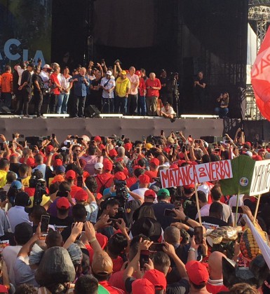 Multidão de trabalhadores com Lula, movimentos e sindicatos neste 1° de maio em São Paulo - Reprodução