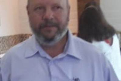 Aluno idoso da rede municipal vence concurso de poesia