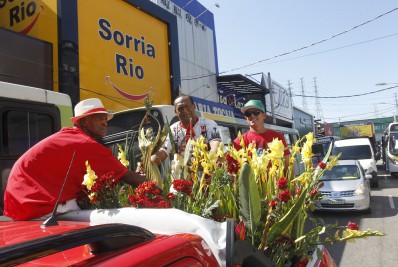 Império Serrano realiza tradicional carreata de São Jorge