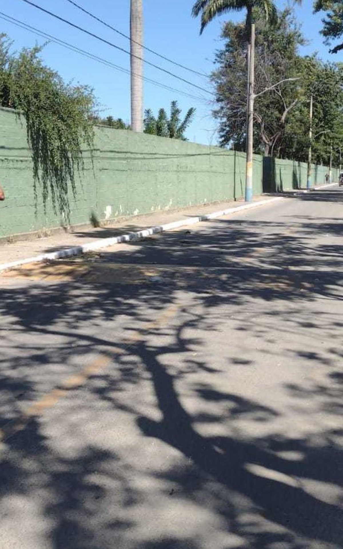 Pintura de meio-fio da Avenida Eternidade, no Cosmorama