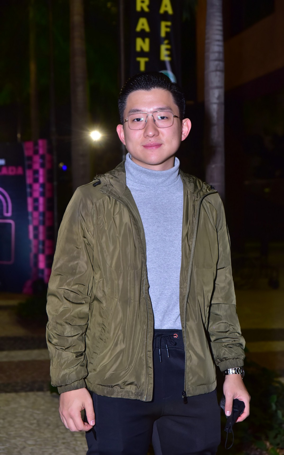 Pyong Lee prestigia pe&ccedil;a de teatro de Viih Tube