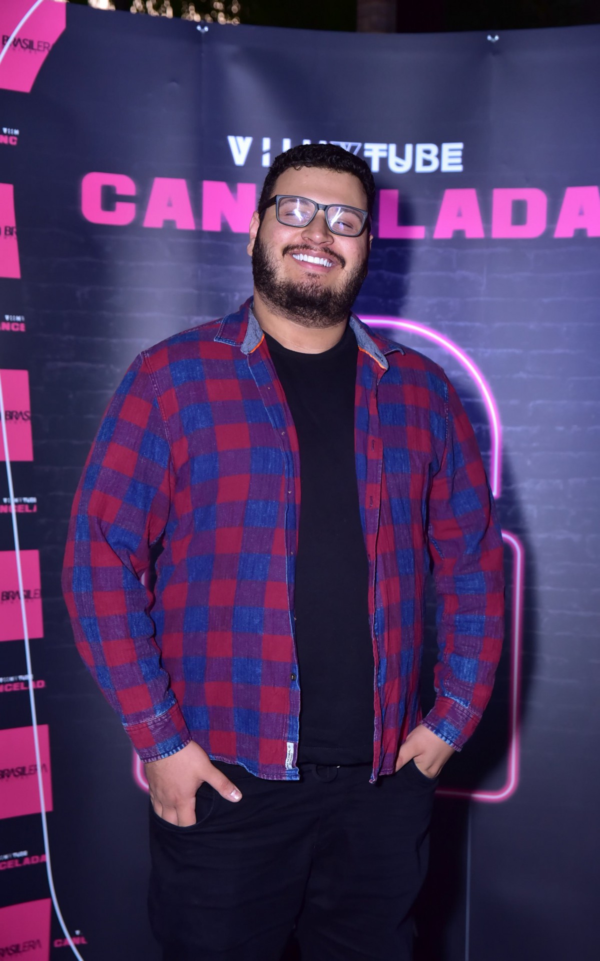 Victor Hugo prestigia pe&ccedil;a de teatro de Viih Tube