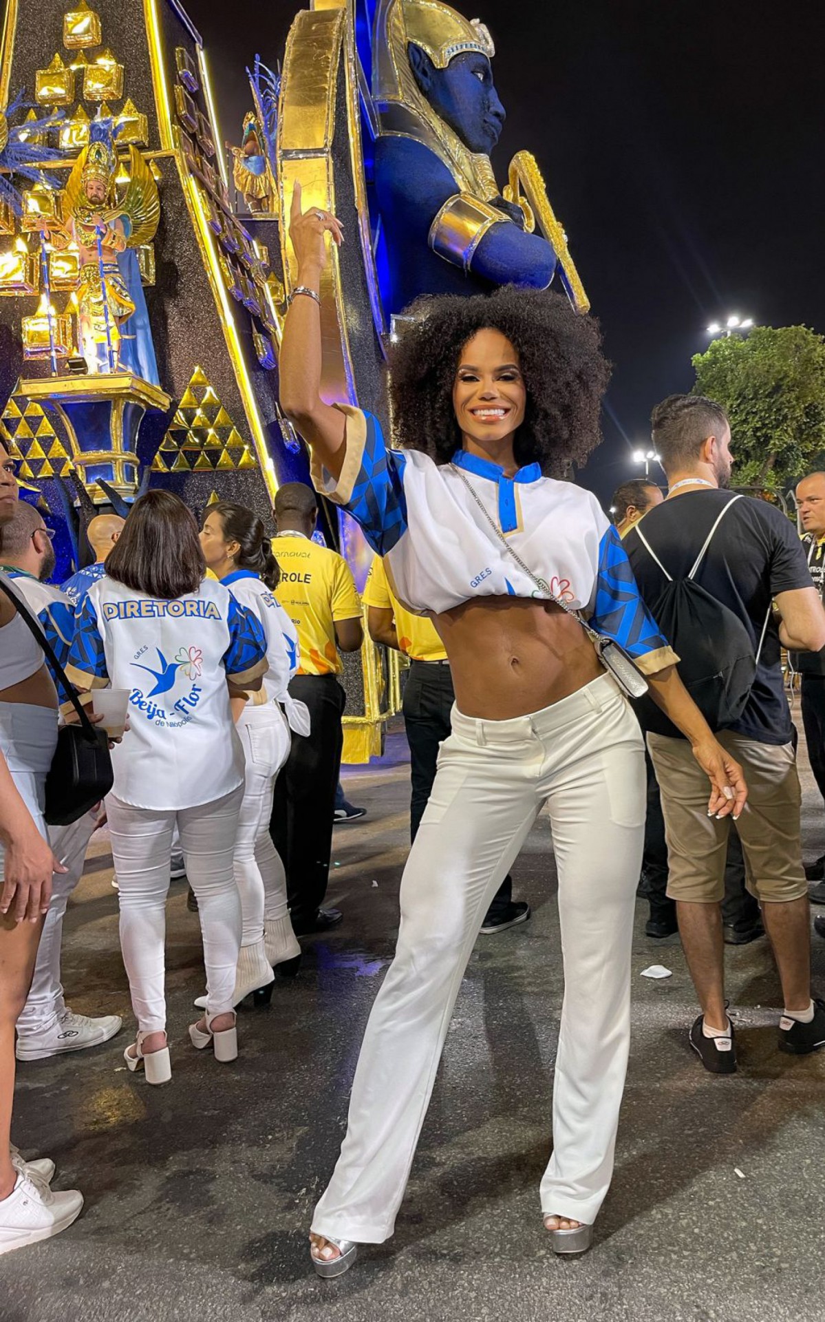 S&aacute;via David no Desfile das Campe&atilde;s na Sapuca&iacute;