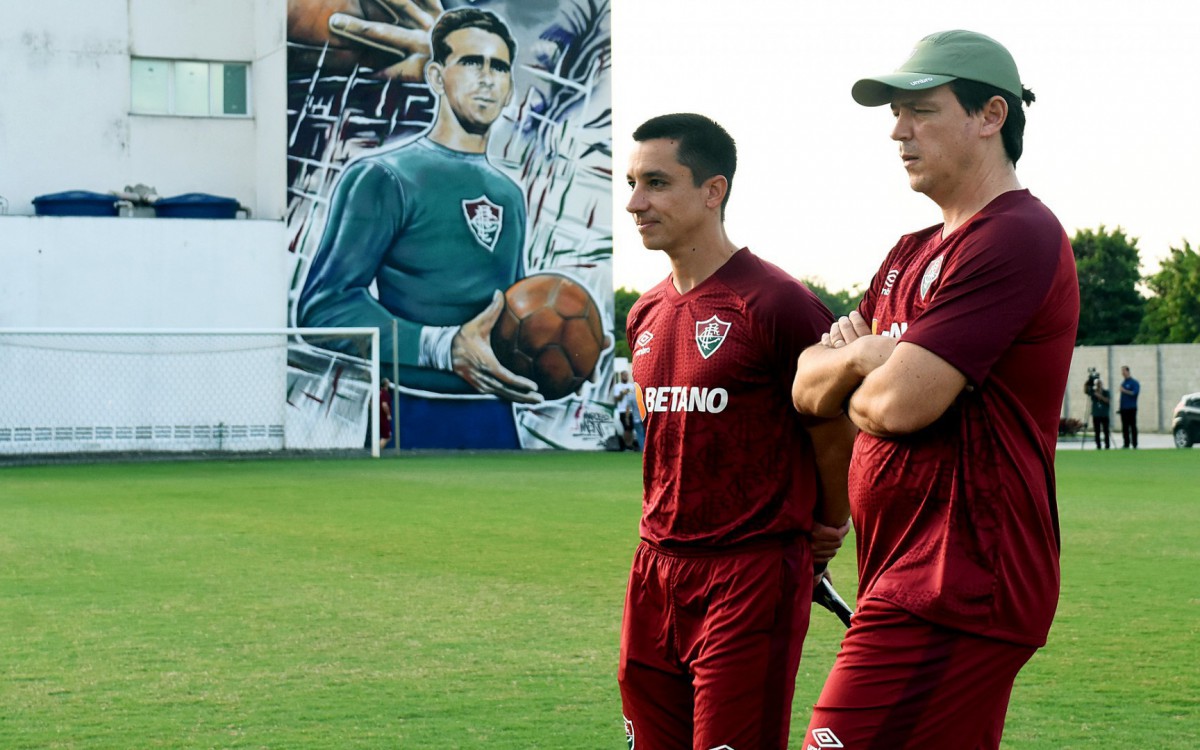 T&eacute;cnico Fernando Diniz e o auxiliar Eduardo Barros acompanham primeiro treino do Fluminense - Foto: Mailson Santana/Fluminense FC