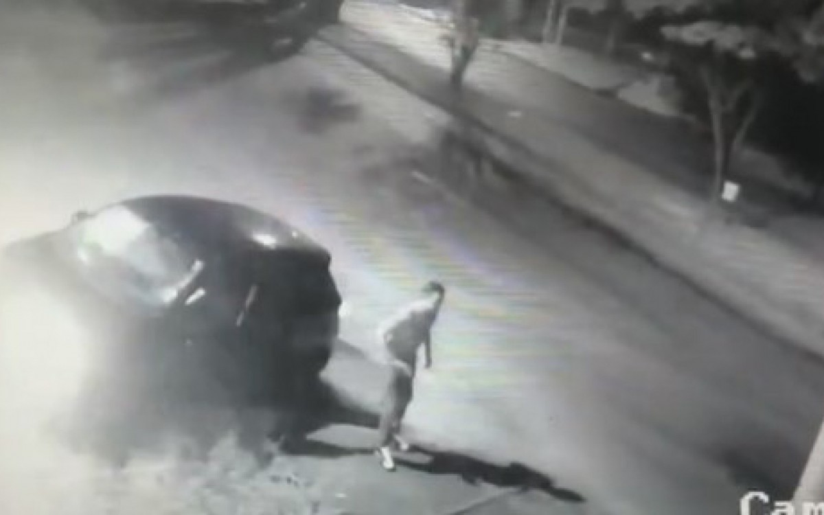 Motorista atingiu o casal após ser alvo das pedradas - Reprodução