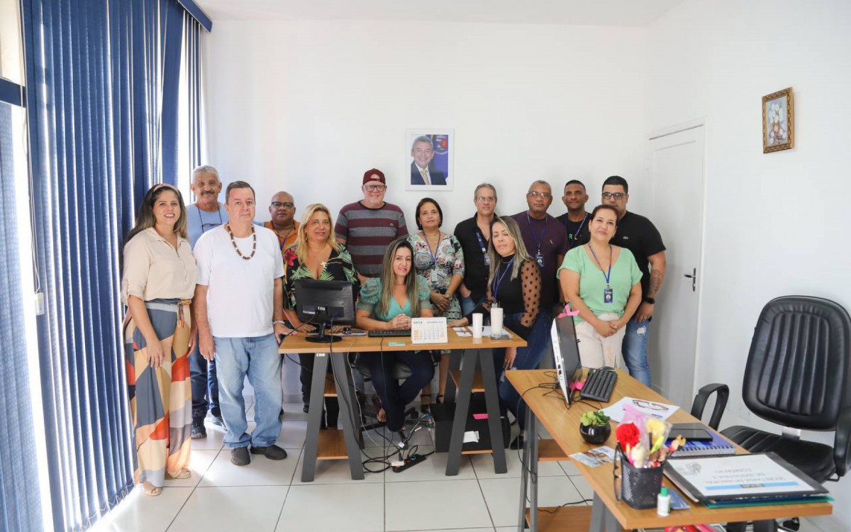 Andrea Lacerda, secret&aacute;ria de Desenvolvimento Econ&ocirc;mico, Ind&uacute;stria e Com&eacute;rcio, e equipe