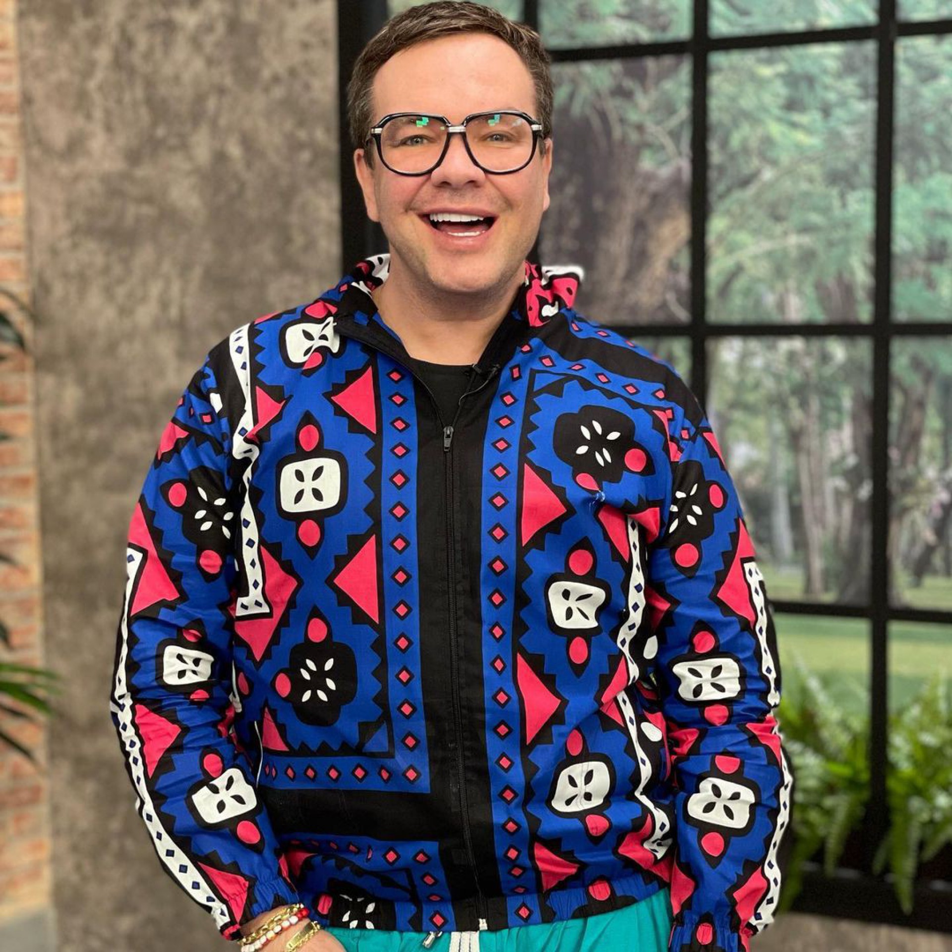 O comentarista do 'A Tarde É Sua' Felipeh Campos foi acusado de racismo ao comparar tranças a cadarço de tênis - Reprodução/Instagram