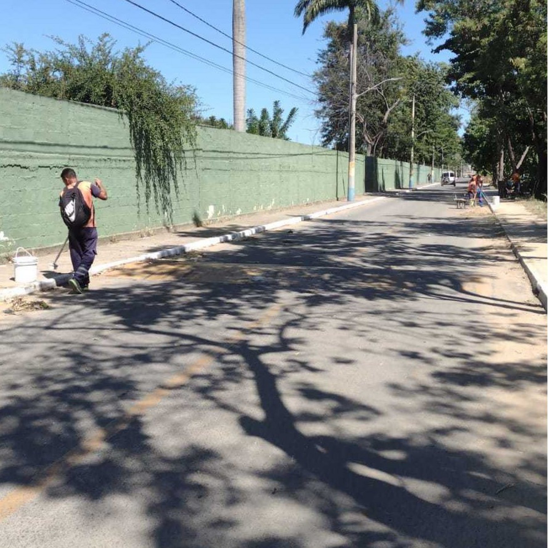 Pintura de meio-fio da Avenida Eternidade, no Cosmorama - Divulga&ccedil;&atilde;o/ PMM