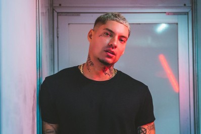 Filipe Ret fala sobre manter postura profissional em clipe com Anitta: 'Sou mais frio que gelo'