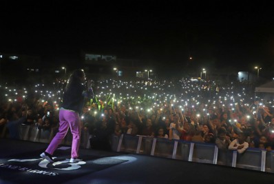 Show de Aline Barros reúne multidão na festa do 