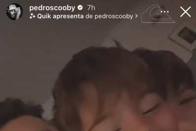 Pedro Scooby reencontra e se diverte com os filhos em Portugal