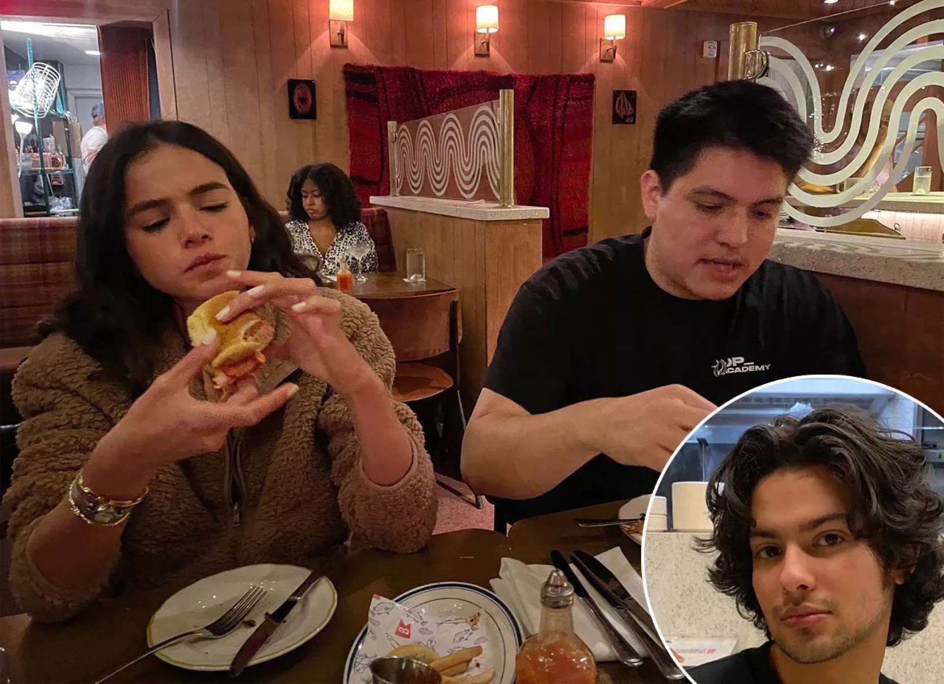 Bruna Marquezine é clicada por Xolo Maridueña enquanto come hambúrguer - Reprodução / Instagram