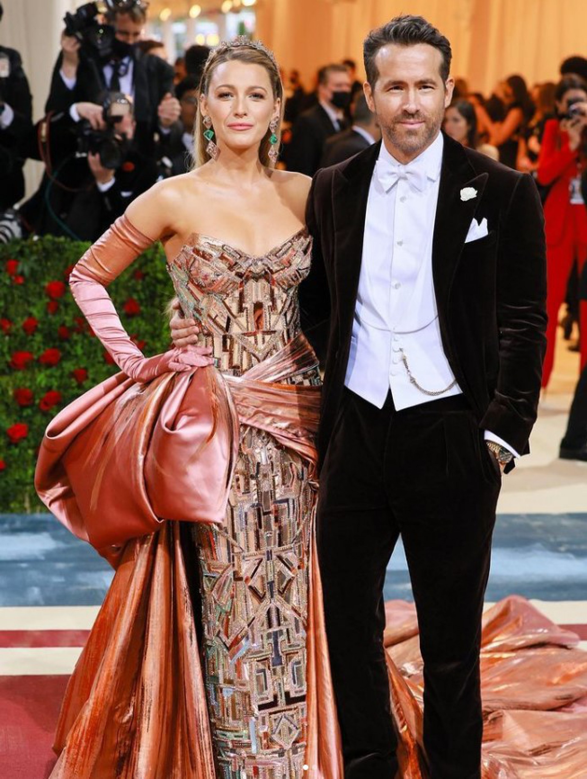 Blake Lively and Ryan Reynolds - Reprodução/Instagram (@themetgalaofficial)