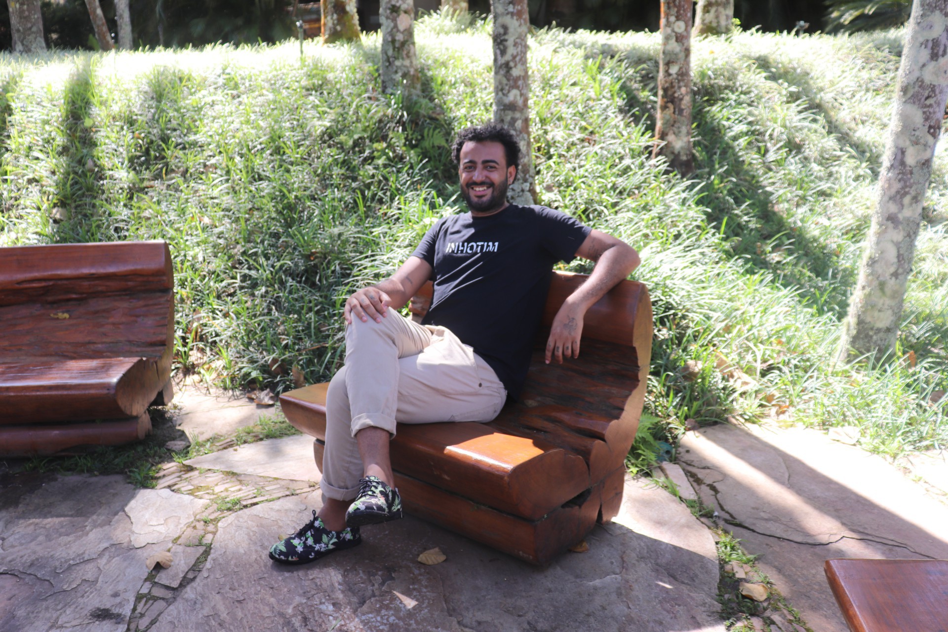 O guia de turismo Junio César da Silva, de 29 anos, cresceu na fazenda do fundador do Instituto Inhotim - Jessyca Damaso / Agência O Dia