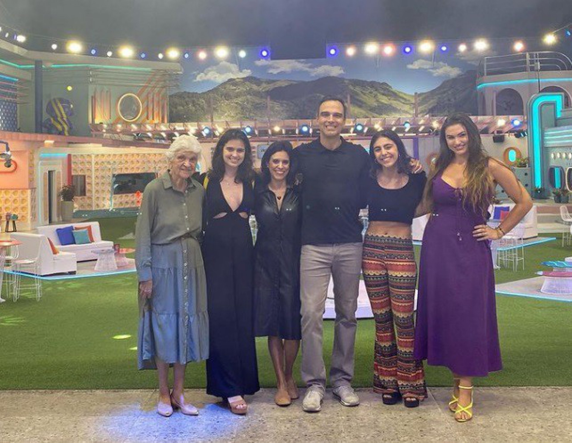 Família de Tadeu Schmidt visitou cenário do 'BBB 22' - Reprodução/Instagram