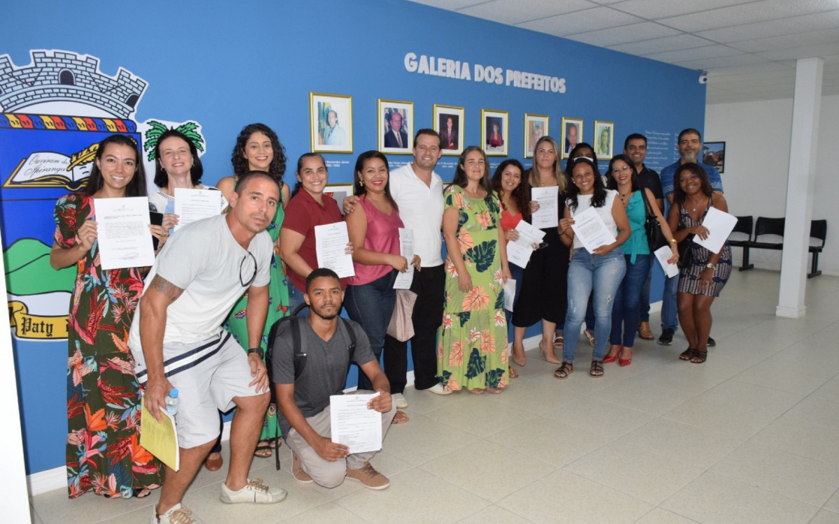 Juninho Bernardes deu posse aos 30 aprovados ontem (02)