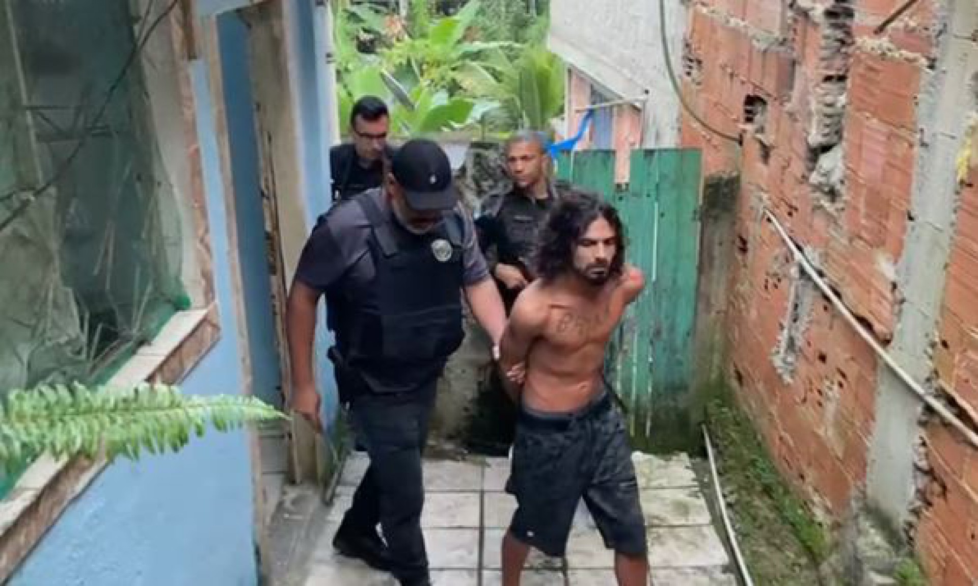 Polícia Civil faz operação contra traficantes que buscam expandir território na Região da Costa Verde - Reprodução de vídeo
