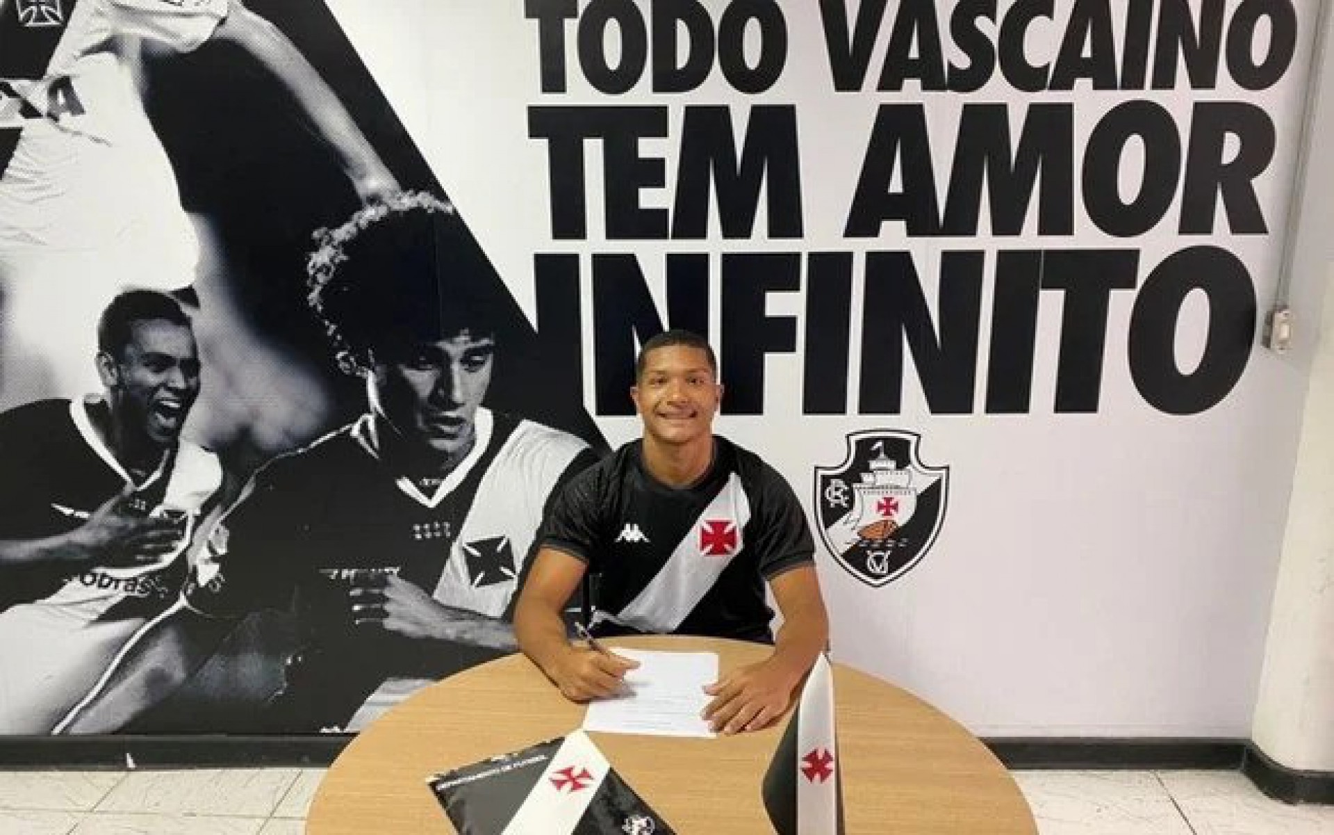 Vasco acerta contrato profissional com destaque da base - Foto: Divulgação/Vasco