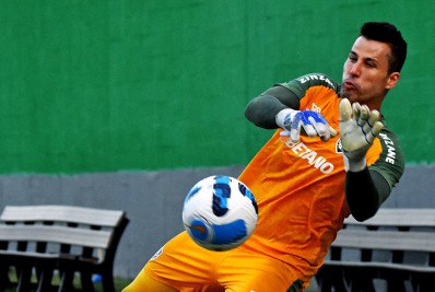 Goleiro do Fluminense elogia trabalho de Diniz e se mostra pronto para 'decisão' na Sul-Americana